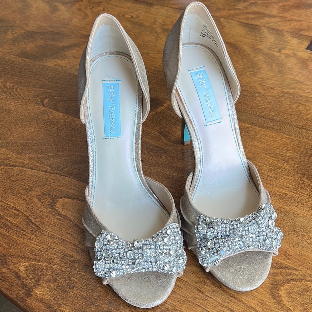 Betsey Johnson Gold Crackle leather upper open toe pumps